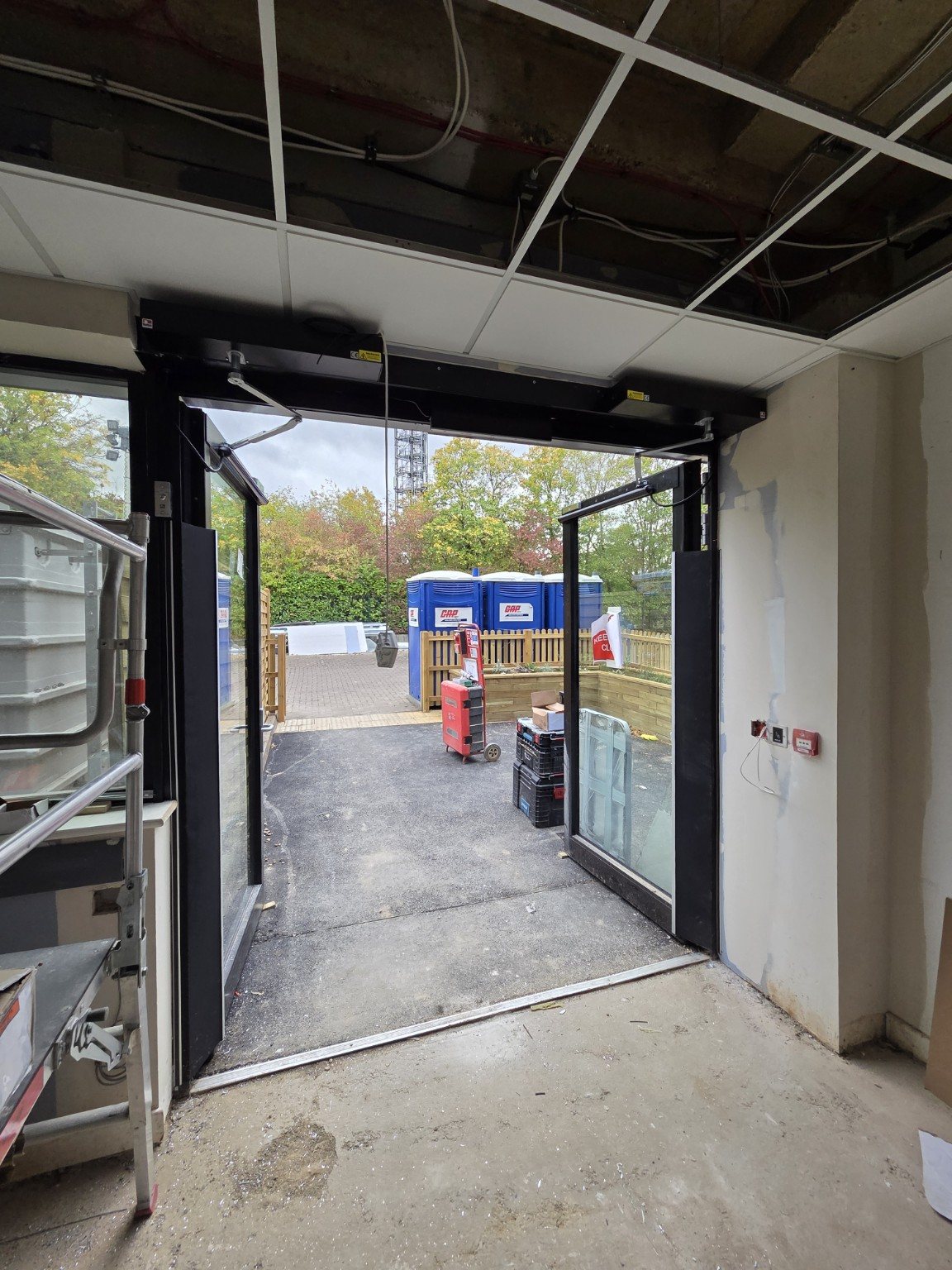 Automatic door entrance